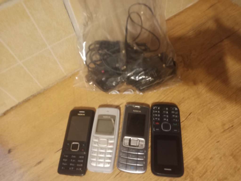 Four old cellphones unknown condition