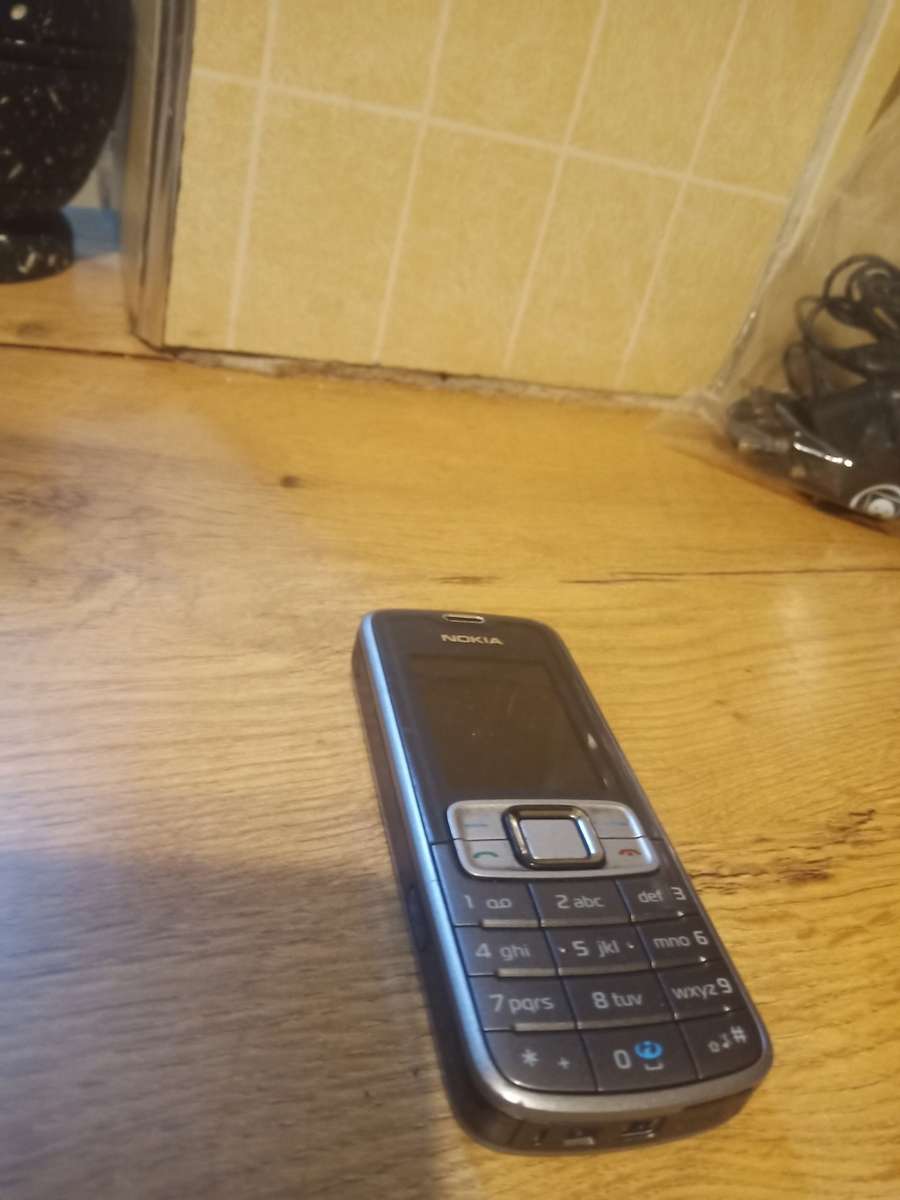 Four old cellphones unknown condition