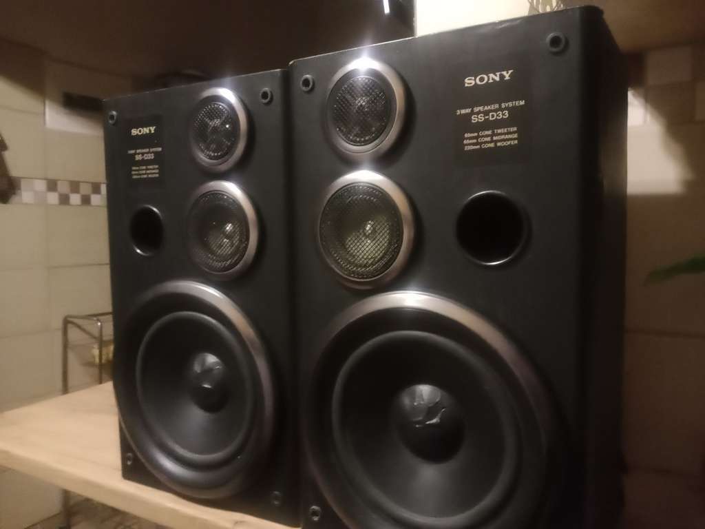 Vintage Sony SS D33 bookshelf speakers