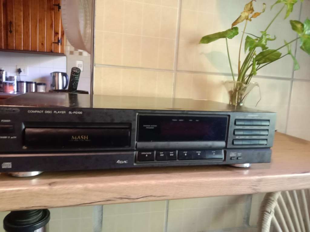 Technics Mash CD player SL PG100 for repair or parts