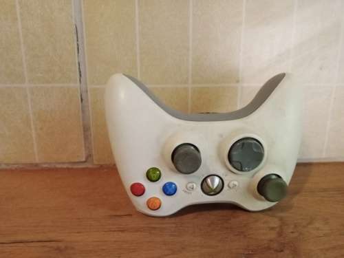 Xbox 360 wireless controller white