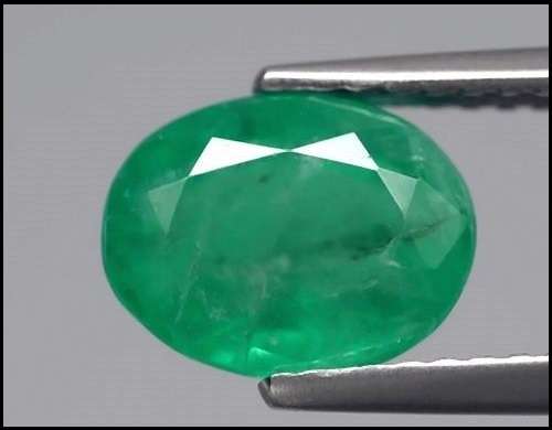 NATURAL 1.00CT OVAL CUT MEDIUM GREEN EMERALD - R1 NO RESERVE AUCTION!