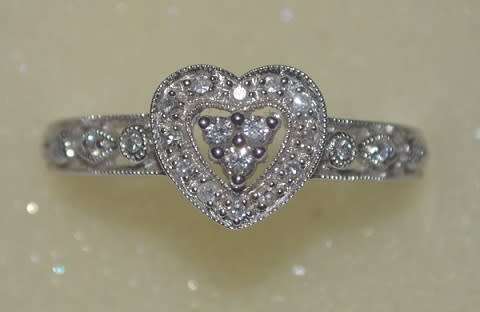 BEAUTIFUL! 1.30ct tw Diamond Heart Shaped Ring In 14K Solid White Gold