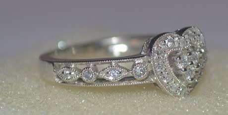 BEAUTIFUL! 1.30ct tw Diamond Heart Shaped Ring In 14K Solid White Gold