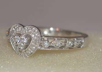 BEAUTIFUL! 1.30ct tw Diamond Heart Shaped Ring In 14K Solid White Gold