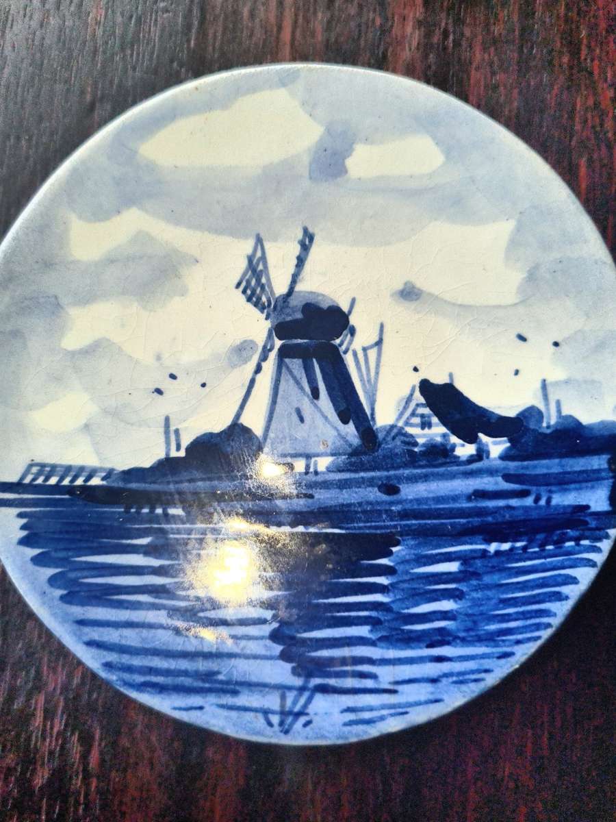 3 Dutch Delft Blue Porcelain Collectibles 2 Plates and Trinket box