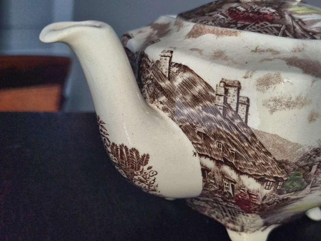 Johnson Brothers Vintage Olde English Countryside Brown Multi Color Teapot