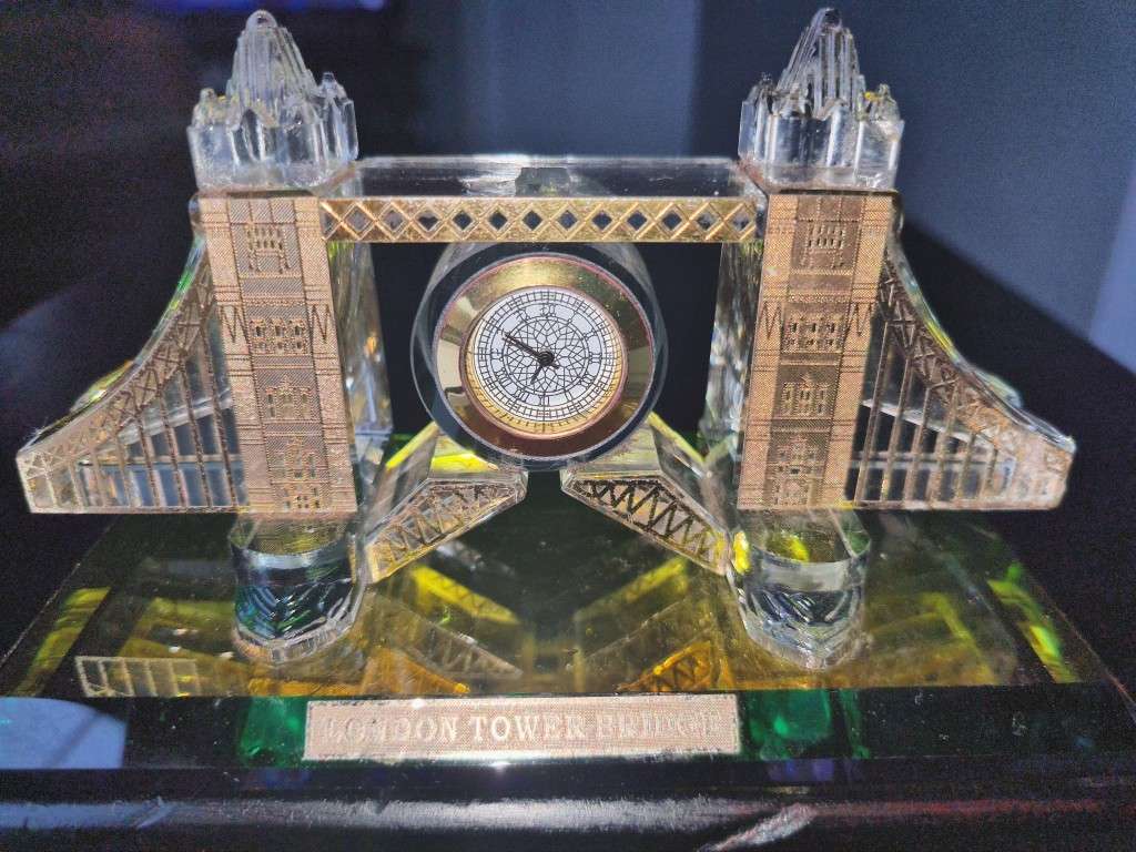 London Souvenir Tower Bridge Crystal Cut Glass Gold Colour décor With Clock