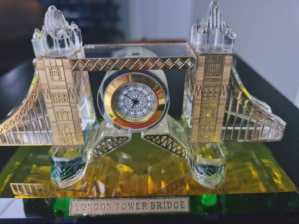 London Souvenir Tower Bridge Crystal Cut Glass Gold Colour décor With Clock