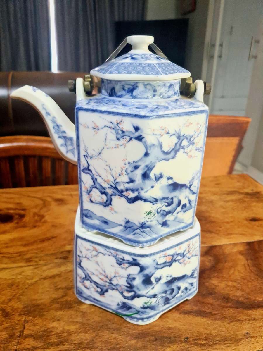 Dolphin DYNASTY BLUE Teapot with Warmer