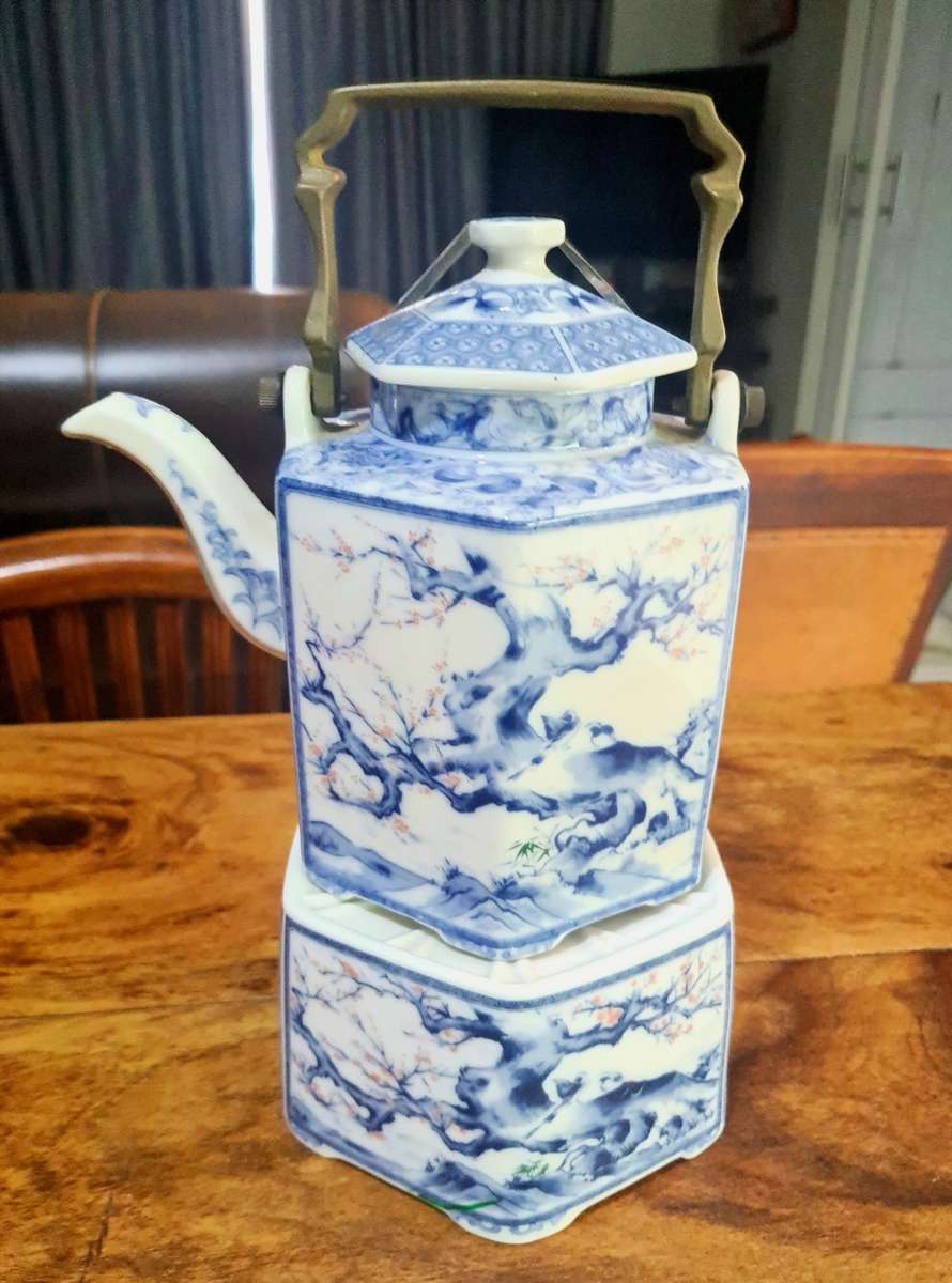 Dolphin DYNASTY BLUE Teapot with Warmer