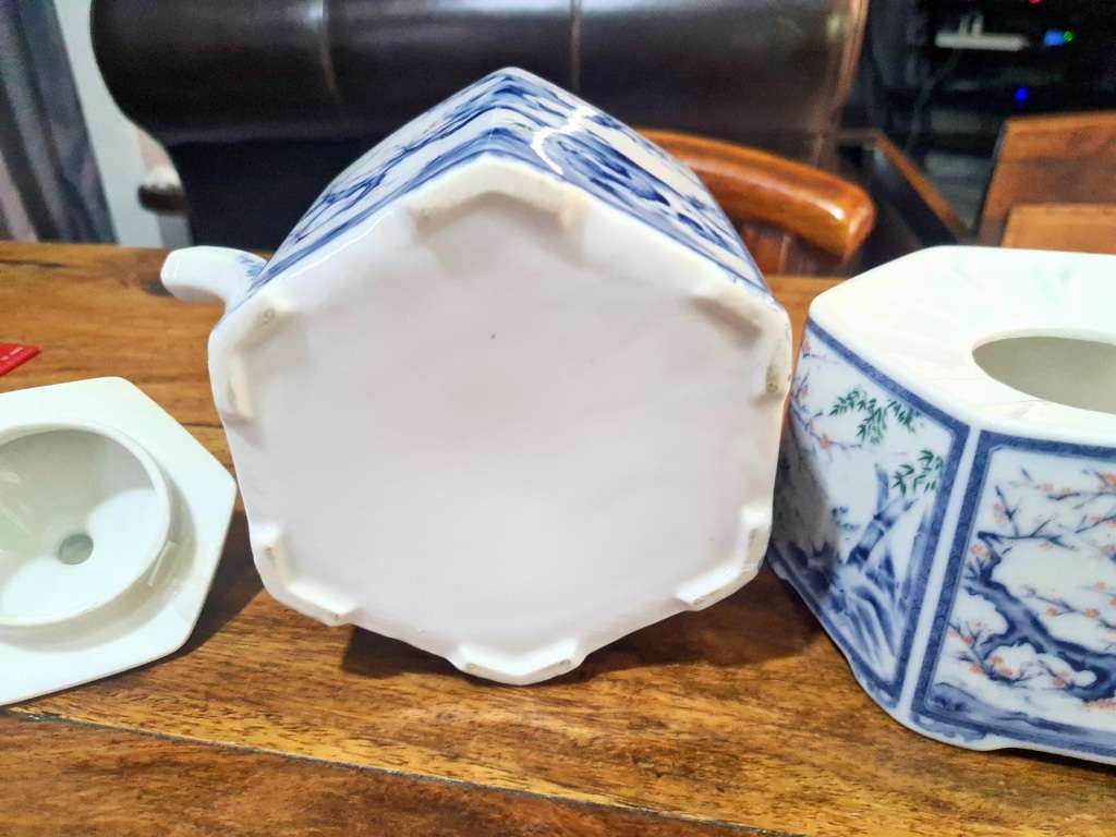 Dolphin DYNASTY BLUE Teapot with Warmer