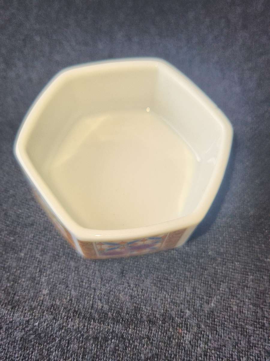 Vintage Chinese Porcelain Trinket Box with makers mark on the bottom