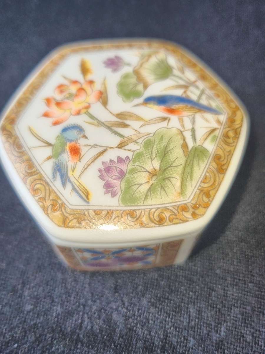 Vintage Chinese Porcelain Trinket Box with makers mark on the bottom