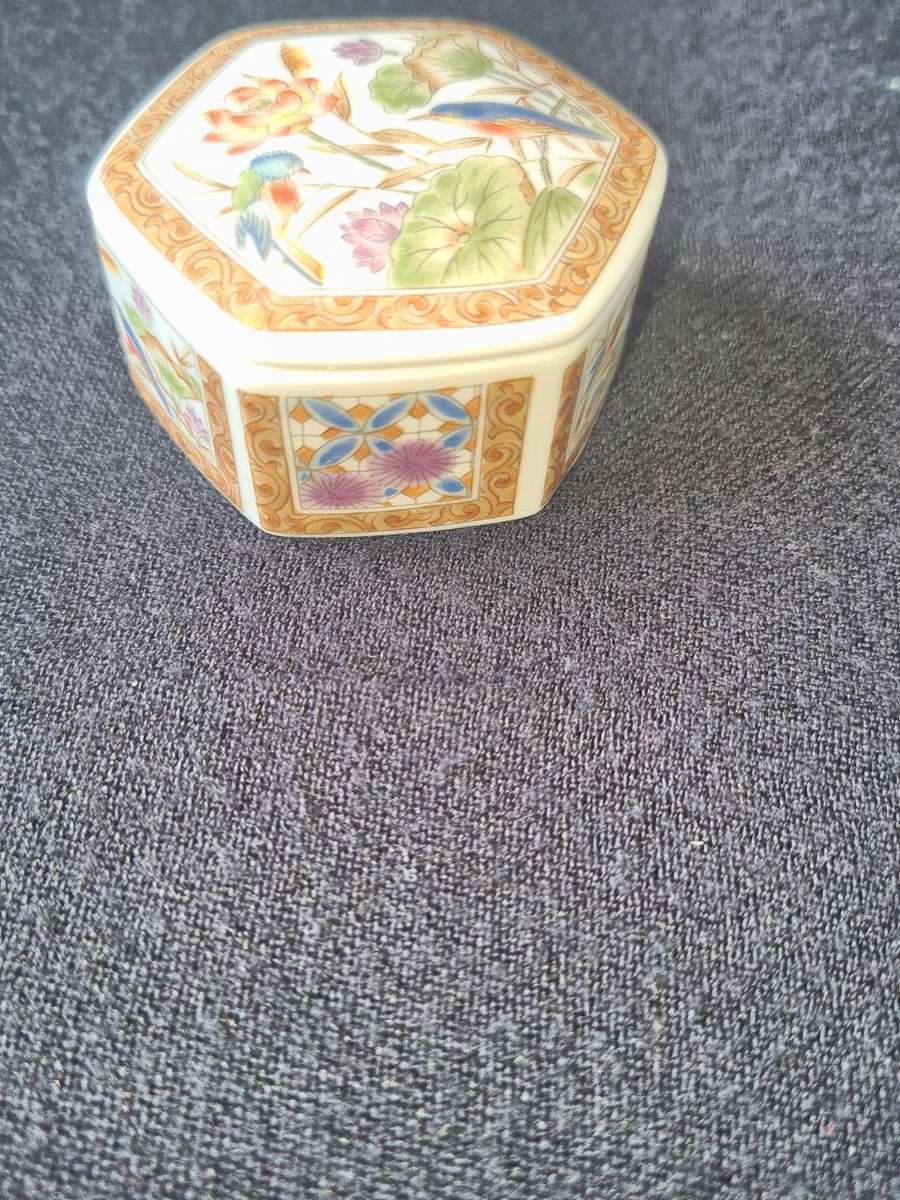 Vintage Chinese Porcelain Trinket Box with makers mark on the bottom