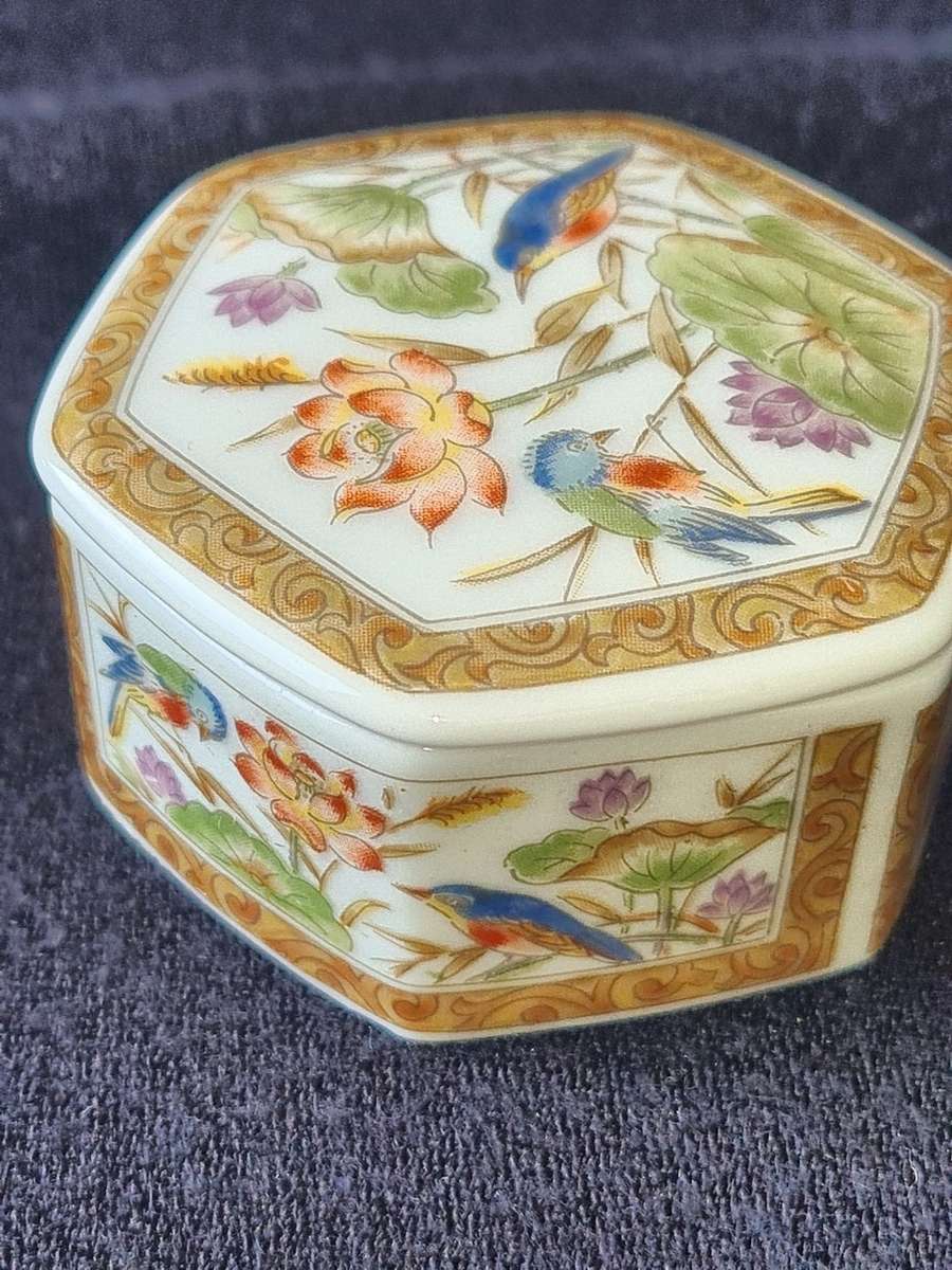 Vintage Chinese Porcelain Trinket Box with makers mark on the bottom
