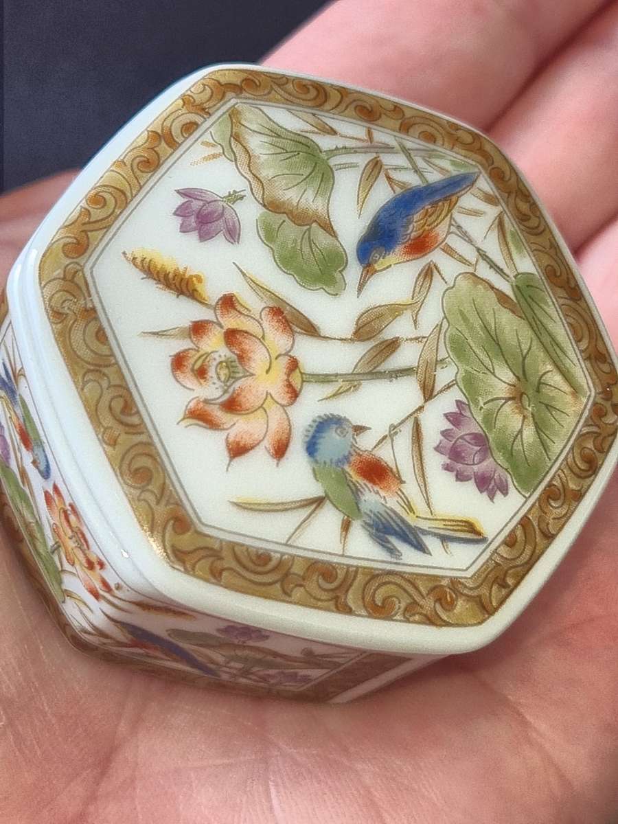 Vintage Chinese Porcelain Trinket Box with makers mark on the bottom