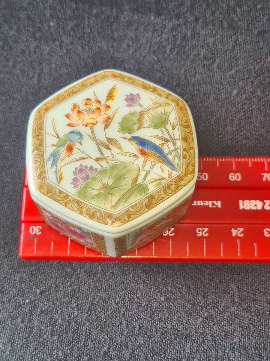 Vintage Chinese Porcelain Trinket Box with makers mark on the bottom