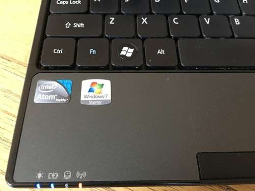 Acer Aspire One 10.1" Laptop (D255E) Bundle