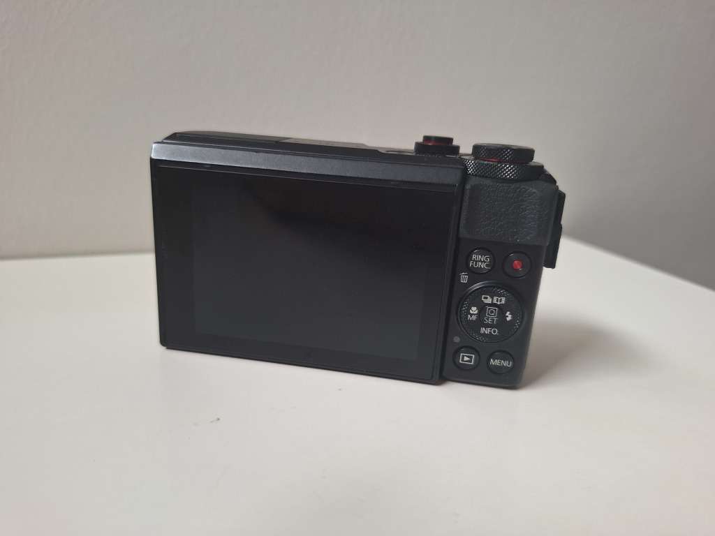 Canon Powershot G7X Mark ii + 128 GB 120MB/S SD card (great for videos)