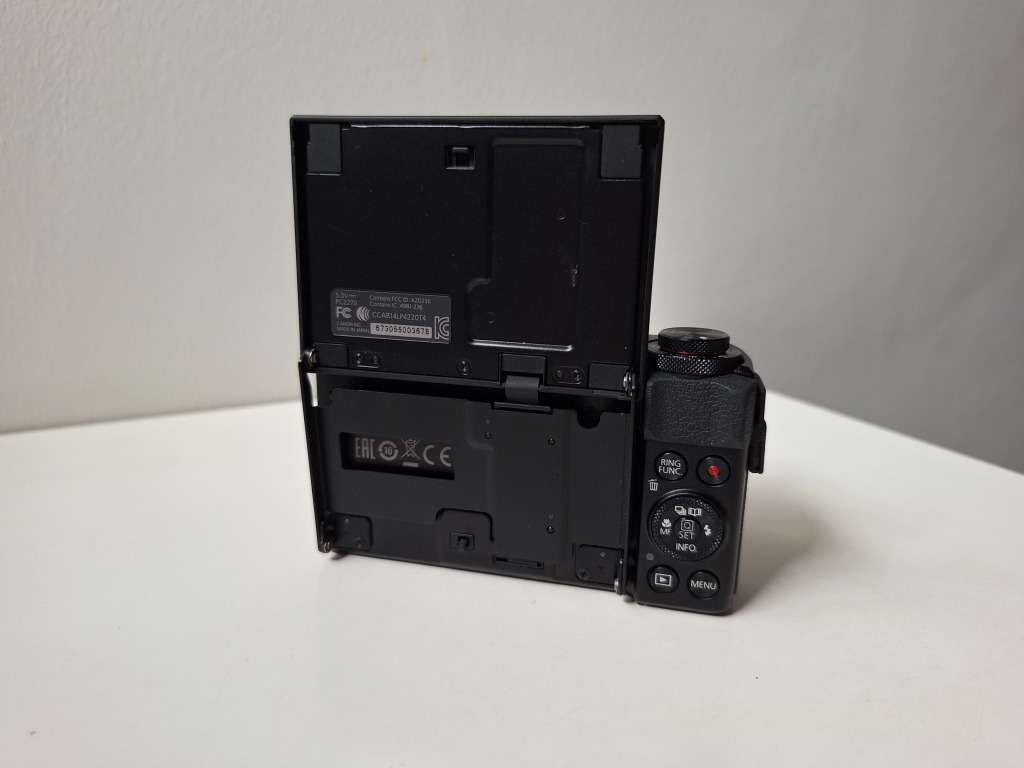 Canon Powershot G7X Mark ii + 128 GB 120MB/S SD card (great for videos)