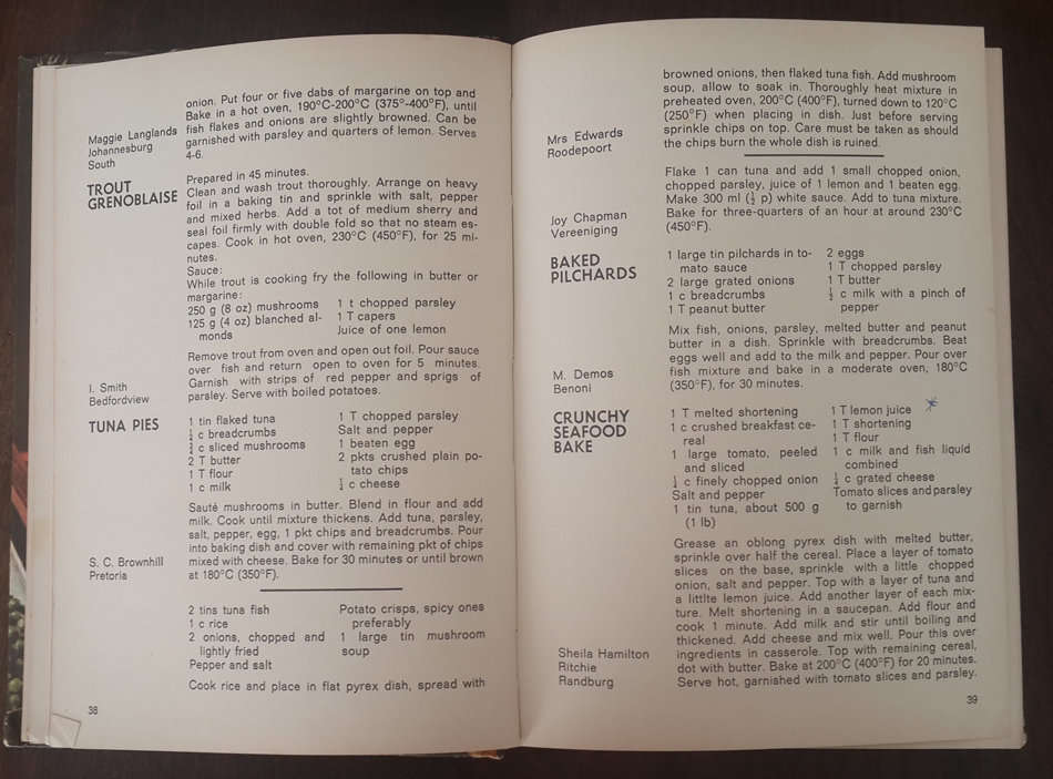 The Housewives League Cookery Book 1975-76  (Members of the Housewives League of South Africa)
