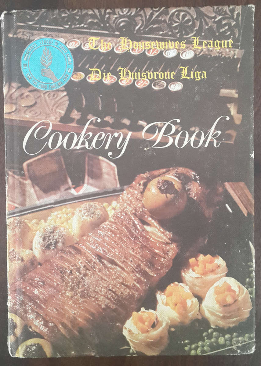 The Housewives League Cookery Book 1975-76  (Members of the Housewives League of South Africa)