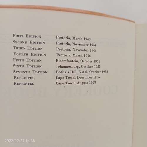 Ouma`s Cookery Book - (Mrs) Roy Hendrie