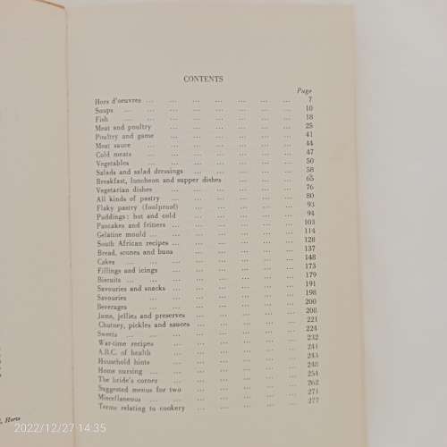 Ouma`s Cookery Book - (Mrs) Roy Hendrie