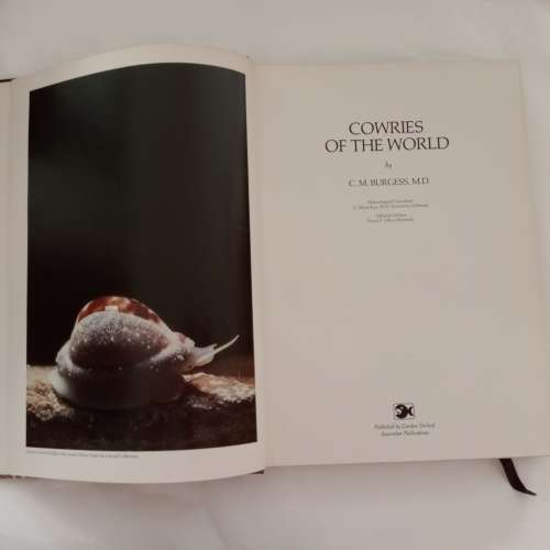 Burgess` Cowries of the world - C. M Burgess