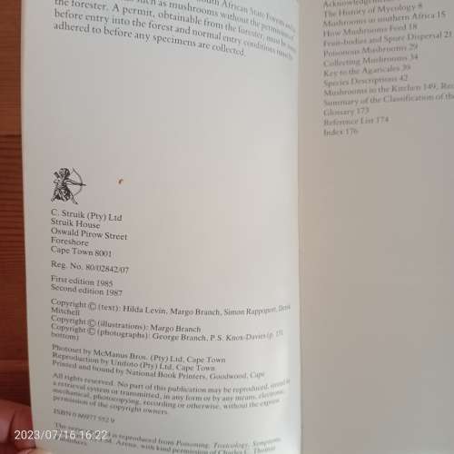 A Field guide to the mushrooms of South Africa - Hilda Levin, Simon Rappaport, Derek Mitchell