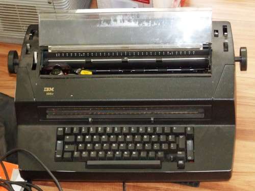 IBM GOLFBALL electric typewriter