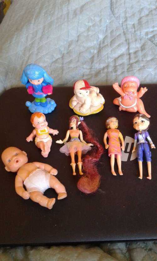 8 PIECE ALL SORTS COLLECTABLE DOLLS (ONE BID)