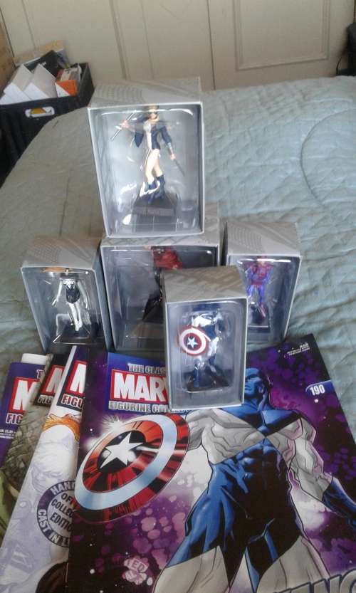 5 X OFFICIAL COLLECTORS EDITION MARVEL FIGURINES INCL. MAGAZINE (HANDPAINTED &CAST IN LED)