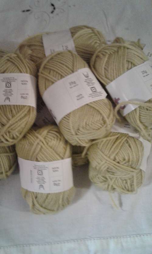 30 X 25G CROCHET OR KNITTING WOOL (ONE BID)