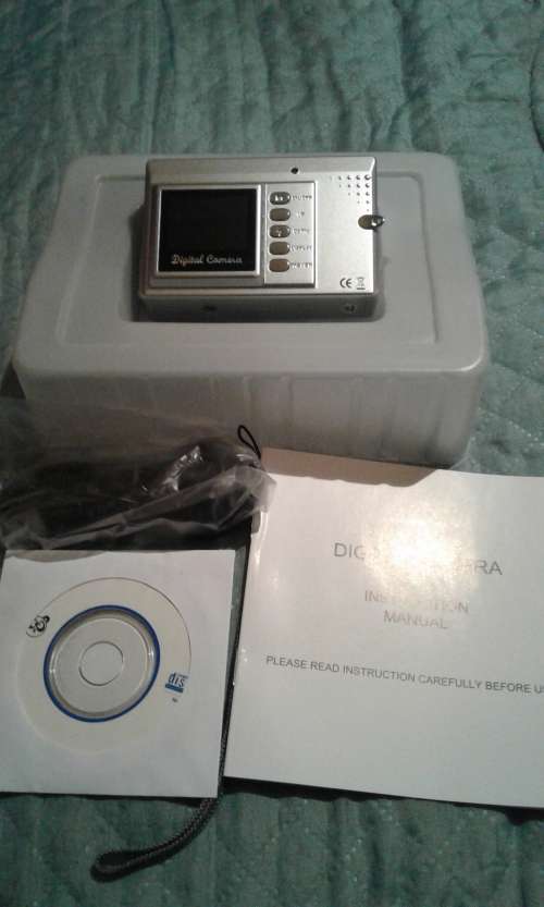 DIGITAL CAMERA 5,0 MEGA PIXEL (COMPLETE)-SEE DESCRIPTION