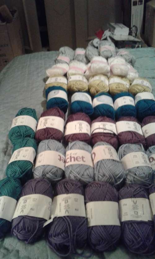 40 X ALL SHADES 25G  KNITTING WOOL (5 X 25G  IN EACH SHADE)-SEE DESCRIPTION