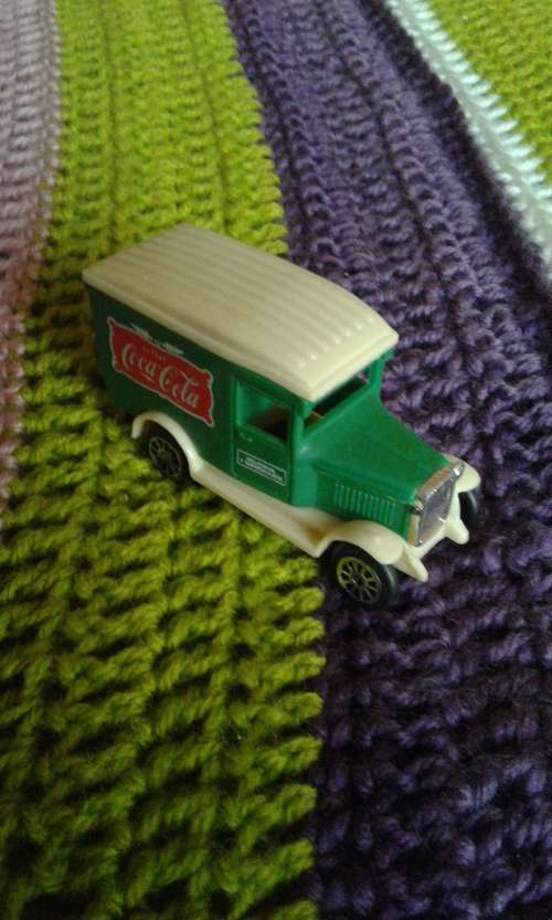 COLLECTORS COCA-COLA TRUCK