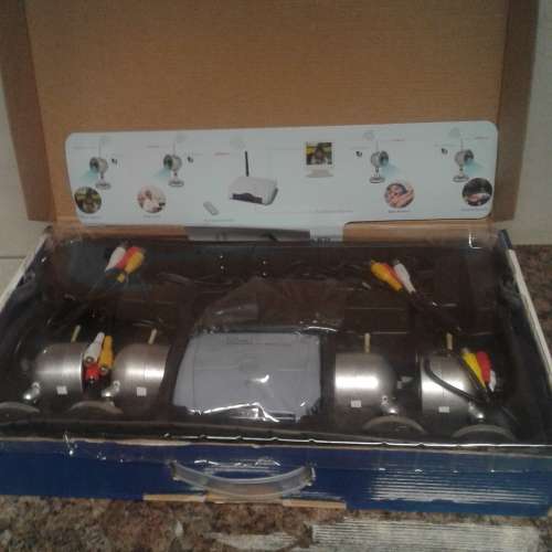 COMPLETE WIRELESS SECURITY KIT-SEE DESCRIPTION_INCLDES 4 CAMERAS)NIGHT VISION,WATERPROOF &HIGH POWER