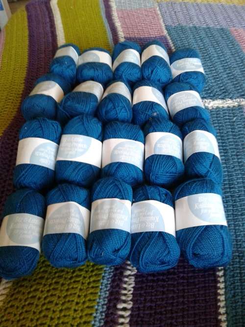 20X 25G ROYAL BLUE KNITTING WOOL (ONE BID)