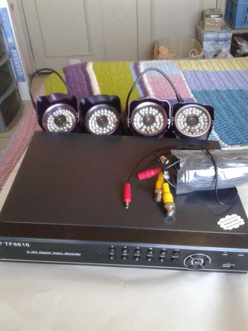 H264 16 CHANNEL DVR INCL.POWER SUPPLY,4 COLOR CAMERAS AND A 20M CABLE