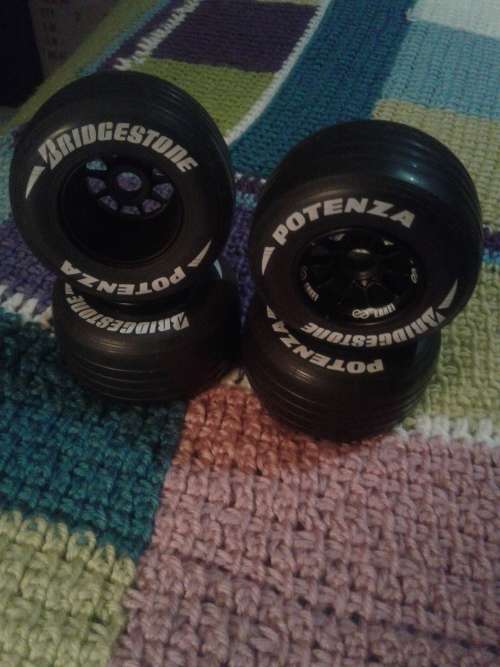 4 X ALLOY RIMS AND POTENZA BRIDGESTONE TYRES (GOOD FOR DISPLAY ETC...)1,8 SCALE