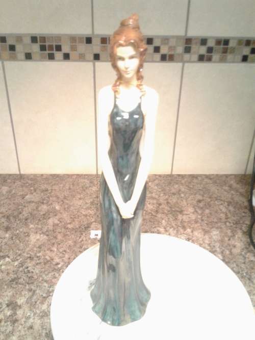 THE LEONARDO COLLECTION BY ANNIE ROWE (ENLAND)PORCELAIN FIGURINE WITH CERTIFICATE OF AUTHENTICITY