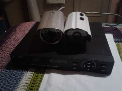 8 CHANNEL DVR INCL.POWER SUPPLY AND 2 HD CAMERAS