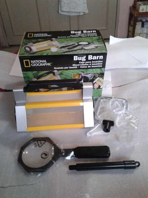 NATIONAL GEOGRAPHIC BUG BARN (COMPLETE FOR THE STUDY OF BUGS)