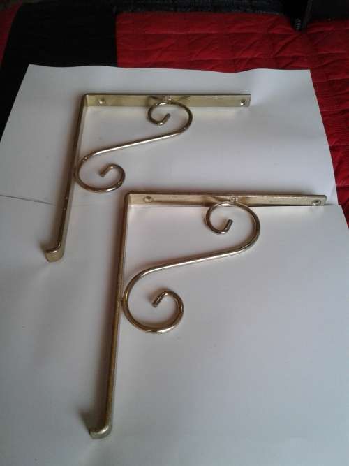 2 X  LOVELY BRASS SHELVING ELBOWS
