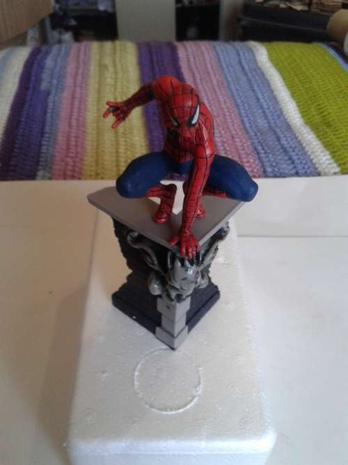 COLLECTORS SPIDER-MAN FIGURINE
