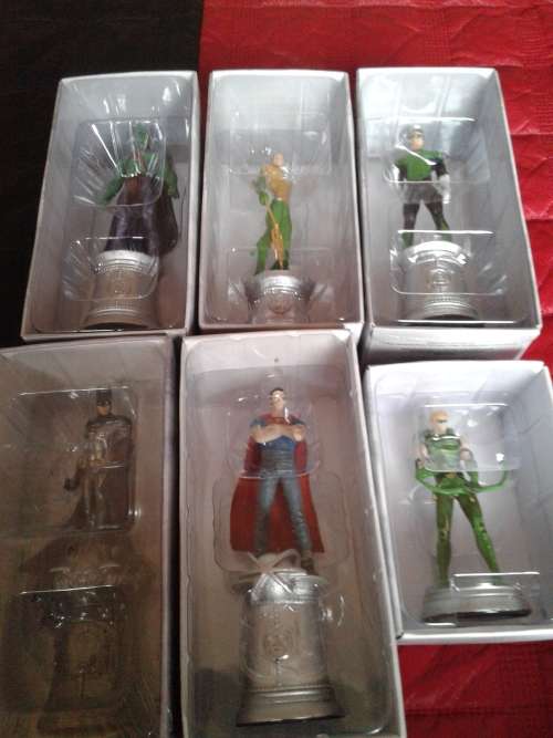 6 X D.C. LEAD FIGURINES  (TO CHOSE OR TAKE ALL )