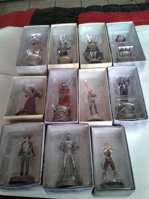 11 X D.C. CHESS FIGURES (TO CHOSE OR TAKE ALL )