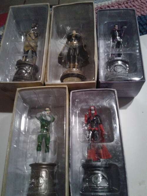 5 X D.C. CHESS FIGURES (TO CHOSE OR TAKE ALL)